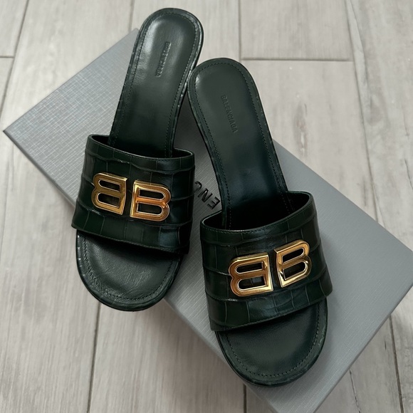 Balenciaga sandals brand new size 36.5 (6.5 US) comes in original packaging - Picture 2 of 7